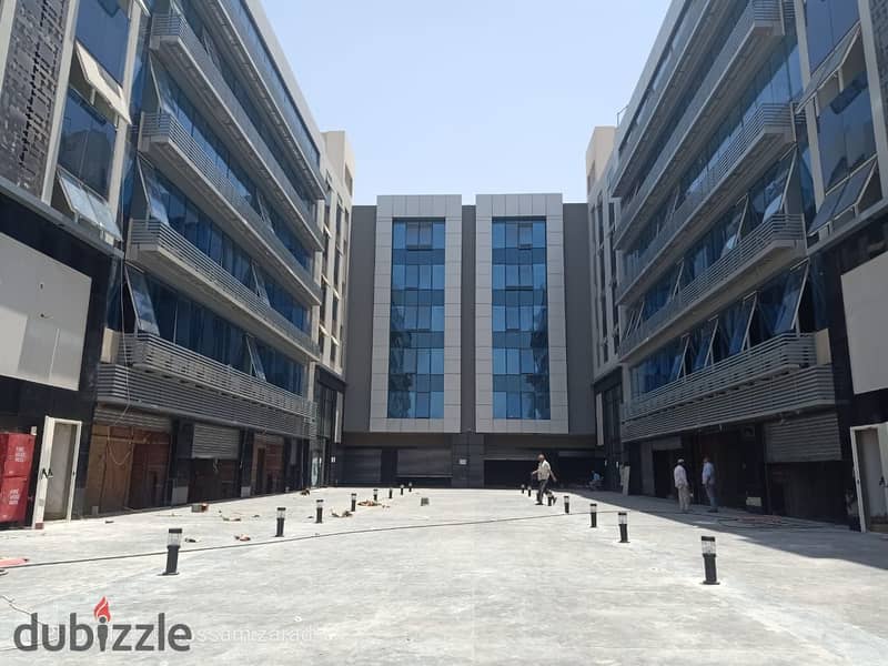 عيادة او مكتب اداري للبيع في مدينة نصر في مول Medical Center 3 علي شارع ابو داوود الظاهري مباشرة تشطيب كامل استلام فوري من المالك تقسيط علي سنه 22