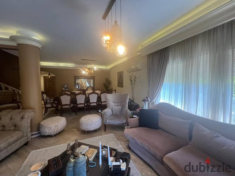 Twin villa for sale, ultra super luxury finishing, with air conditioning and appliances, in Mena Residence compound 17