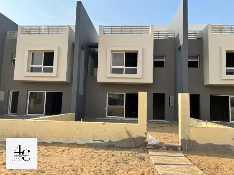 Townhouse with the largest area and prime location fully finished at the lowest price in the market 265m for sale in Hyde Park Fifth Settlement 0