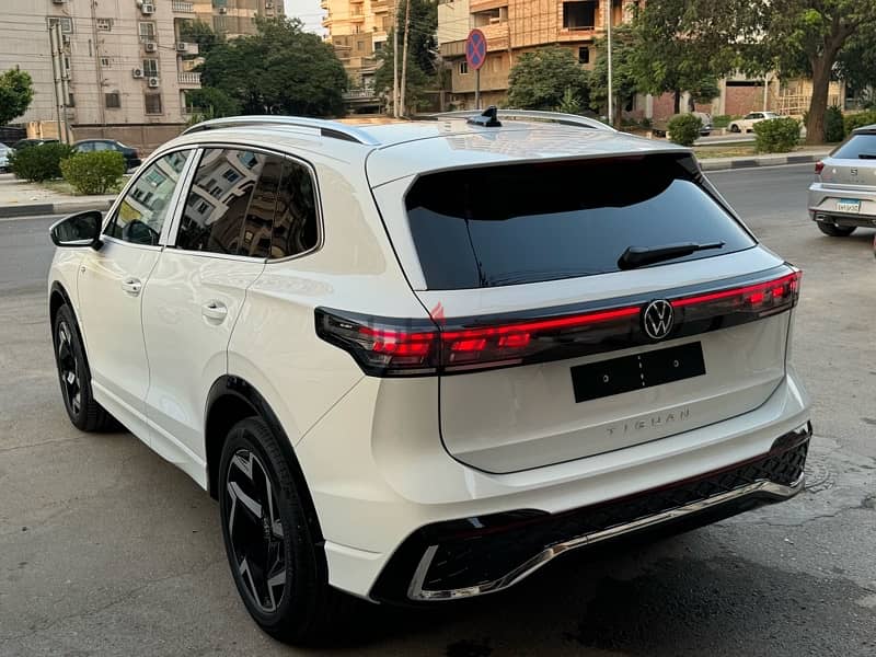 Volkswagen Tiguan R. line White Brand New 2024 New Shape 5