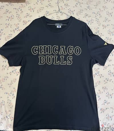 Bershka NBA Chicago bulls Black and gold shirt