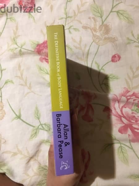 hardly ever used book The definitive book of body language 1