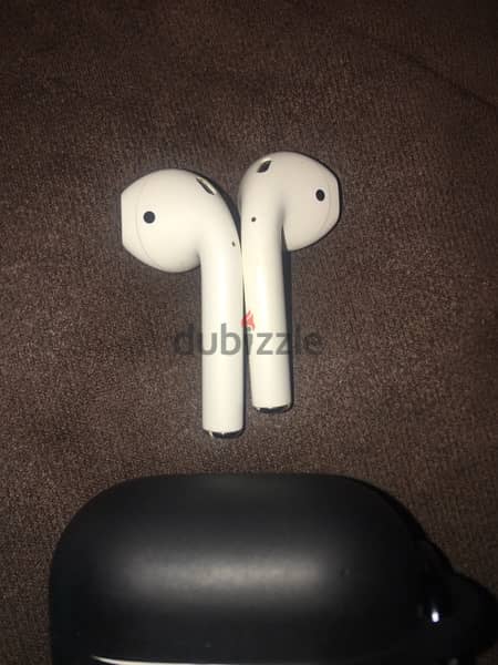 2 apple airpods used 3