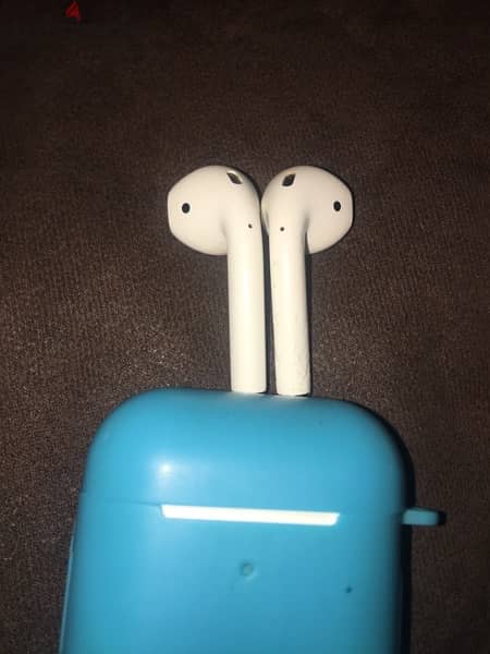 2 apple airpods used 4