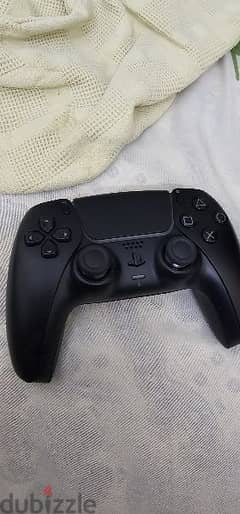 دراع ps5 اسود . . استعمال جيد جدا  ps5 controller