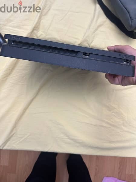 Ps4 slim 1