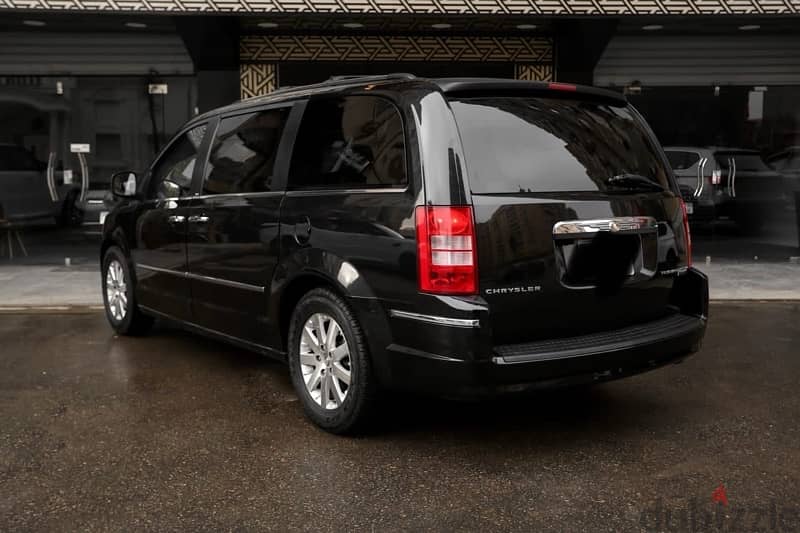 Chrysler Town and Country 2009 4