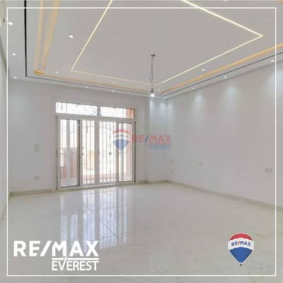 Resale Townhouse in Nyom -6th of October- prime location