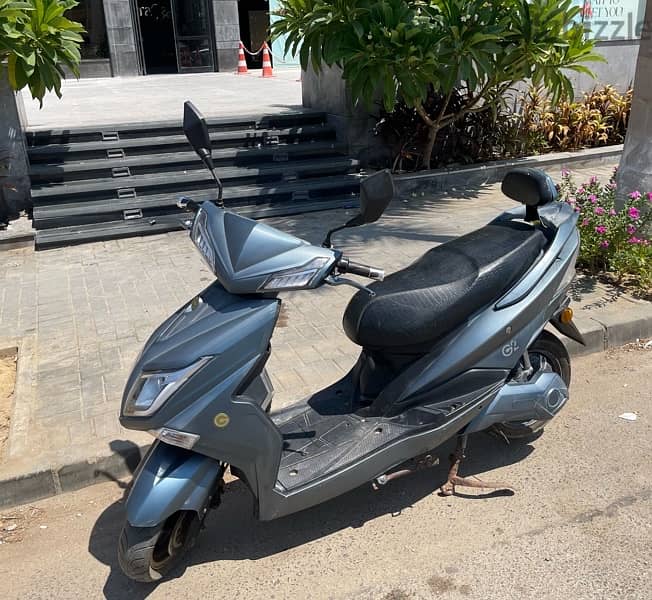 Glide Scooter G2 (electric) like new. سكوتر كسر زيرو جلايد بالكهرباء 1