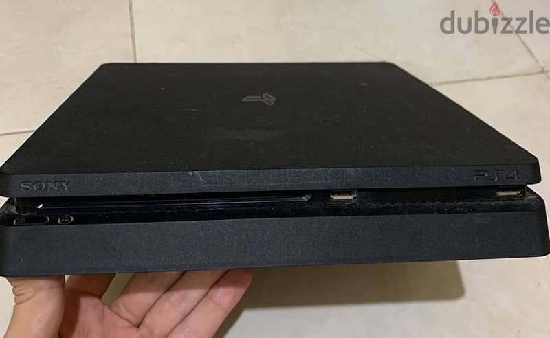 Playstation 4 slim 1