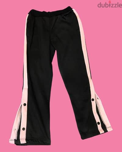 Wide trousers with side buttons - بنطلون بفتحة من الجناب