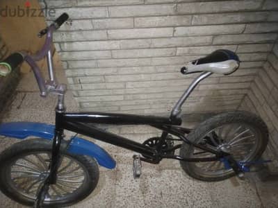 نوع BMX معها ٦ كوبيات