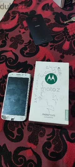 Moto Z play العملاق