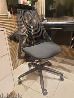 "كرسي Herman Miller للبيع – 3 وضعيات للراحة القصوى