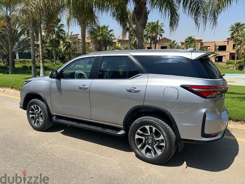 Toyota Fortuner 2025 3