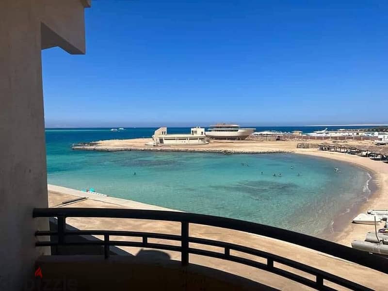 شقة بالغردقة للبيع علي البحر بشاطي خاص بمقدم 10%، appartment sea view 1