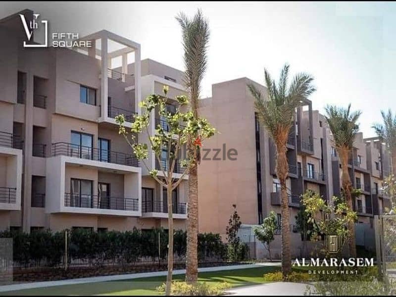 شقه 168م  للبيع متشطبه بالتكيفات بتسهيلات في فيفث سكوير Fifth Square 3