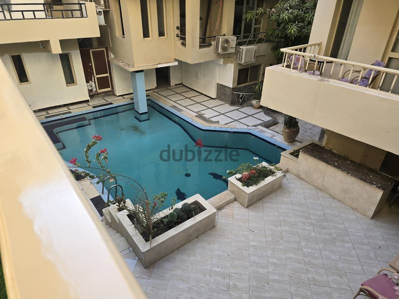 I am selling an apartment, 2 rooms 70m2 in the center of Hurghada, old 2