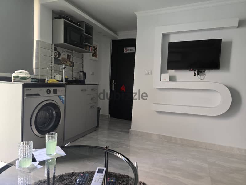 I am selling an apartment, 2 rooms 70m2 in the center of Hurghada, old 4