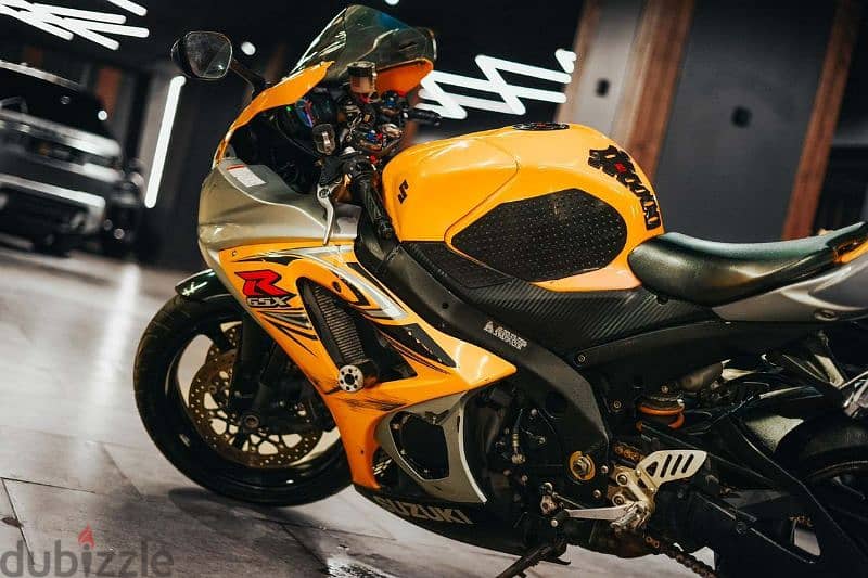 موتسيكل ريس
Suzuki GSXR 1000 4