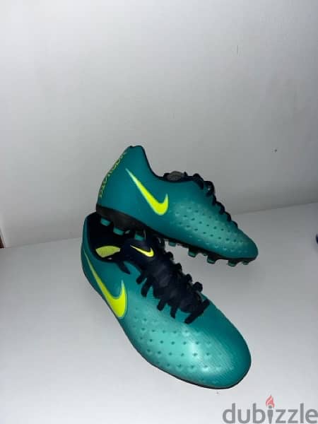 nike blue and green football shoesجزمة كورة اصلية 1