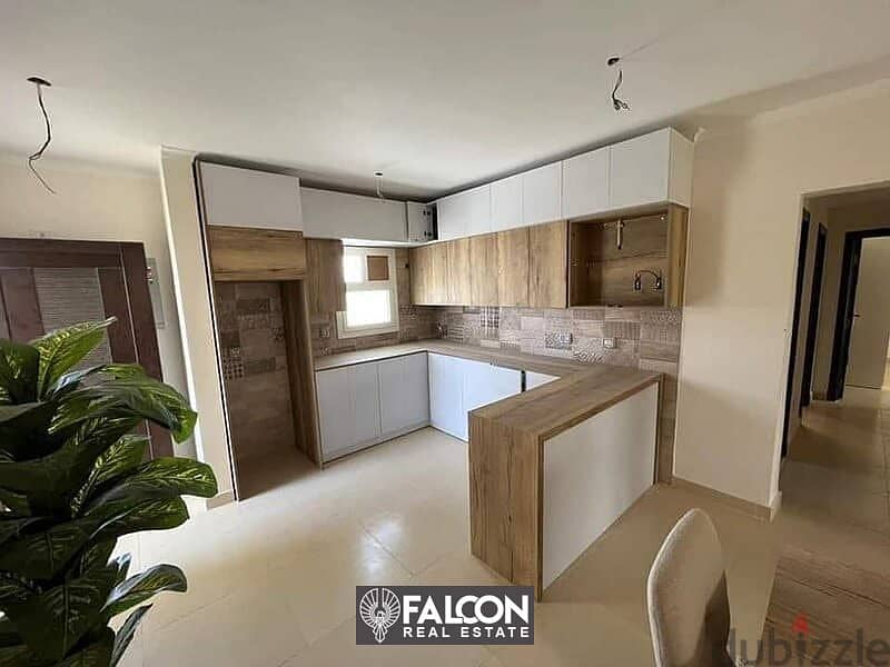 For sale, a 107 sqm chalet with the best location and finished division with air conditioners and kitchen in Azha - Azha Ras Al Hekma, in installments 5