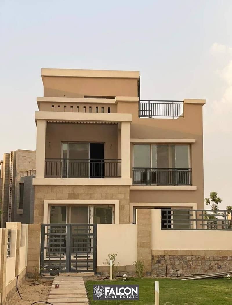 For sale, a detached villa with the largest golf view in Taj City, in front of the airport, on the Suez Road, with a 42% discount 6