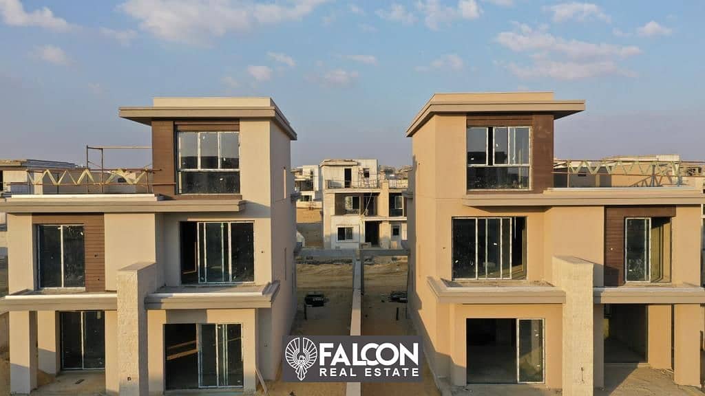 5-BR villa with roof, immediate receipt, ready to move   prime location in Sheikh Zayed with a view of the landscape inThe Estates  compound 15