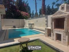 Villa for the price of an apartment of 212 meters + garden of 90 meters + 70 meters of roof in Sarai Compound with the lowest down payment and install