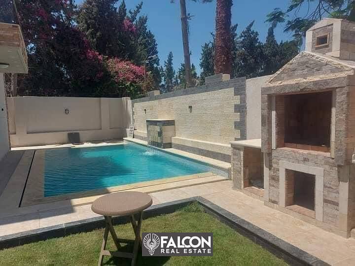 Villa for the price of an apartment of 212 meters + garden of 90 meters + 70 meters of roof in Sarai Compound with the lowest down payment and install 0