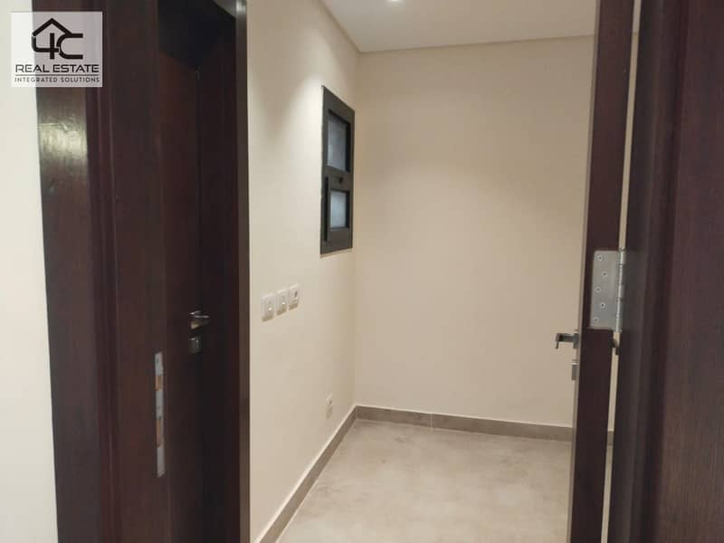 ؟for sale town house fully finished installment ready to move special view on trio gardens 5