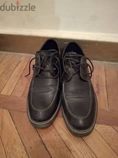 Duck shoes black 44 حذاء جلد اسود الجباس