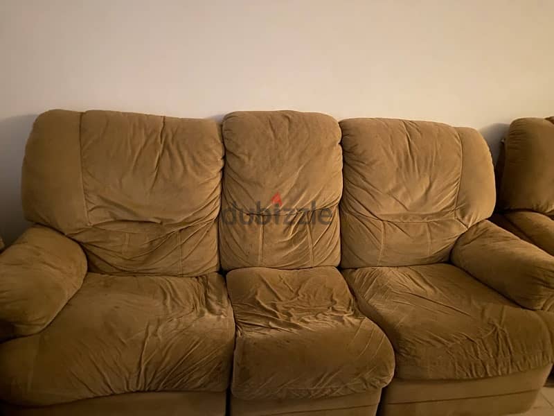 living room lazy boy متاح تفاوض في السعر 0