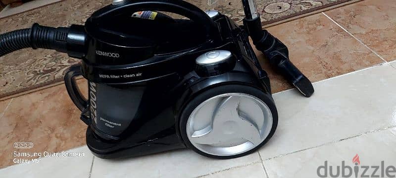 مكنسه كهربائيه 2200 W 2