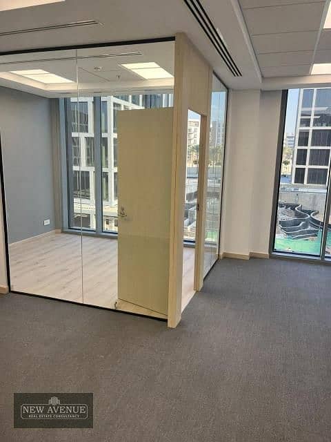 Office 96 m  for rent in CFC  in Podium 5 ,5th settlements  By Al Futtaim ,  Rent price : 120,000 EGP per month 4