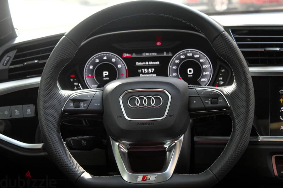 Audi Q3 sport back 14