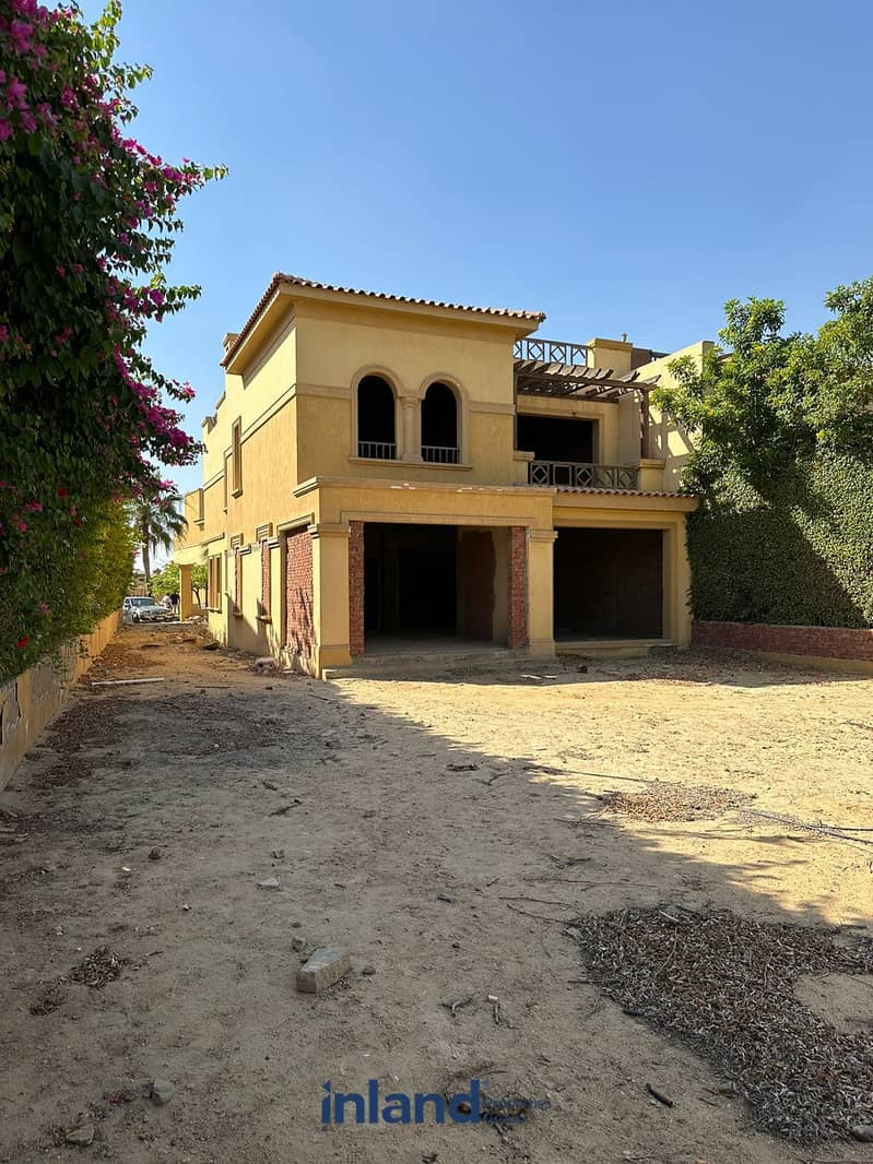 Twin house for sale, immediate delivery, in New Cairo, in front of the American University in Latera Compound 1