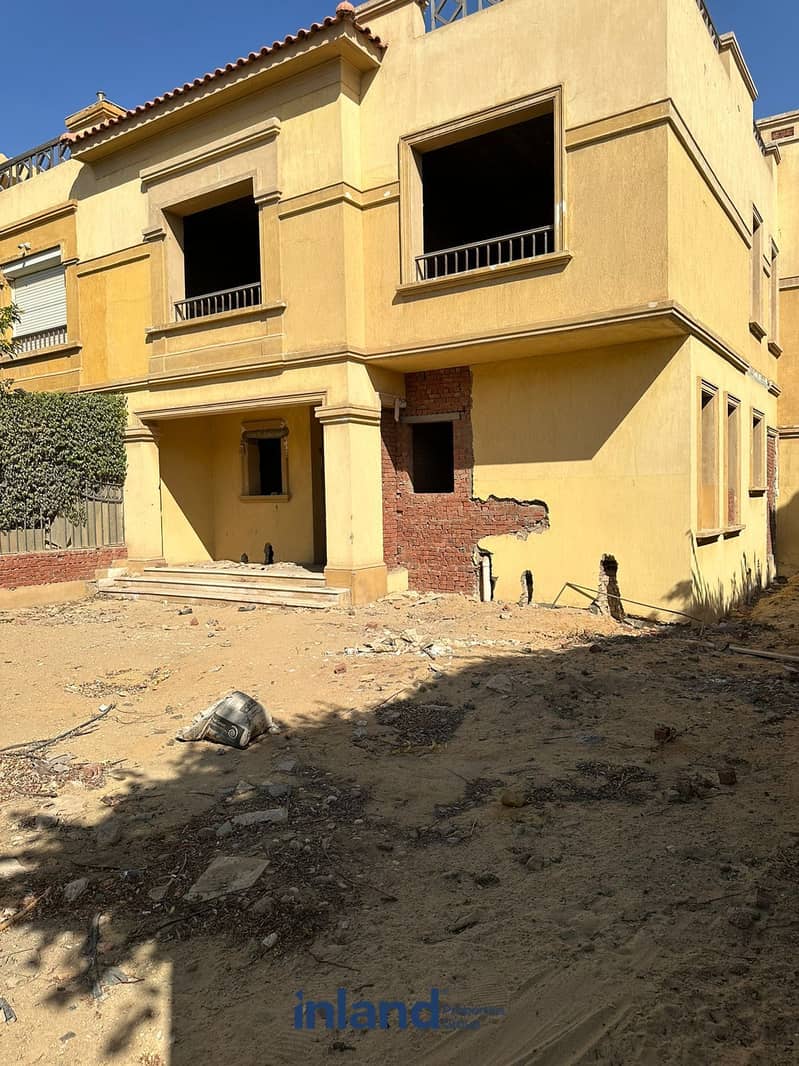 Twin house for sale, immediate delivery, in New Cairo, in front of the American University in Latera Compound 2