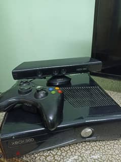 Xbox 360 Slim + 1 controller + Kinect حالة ممتازة