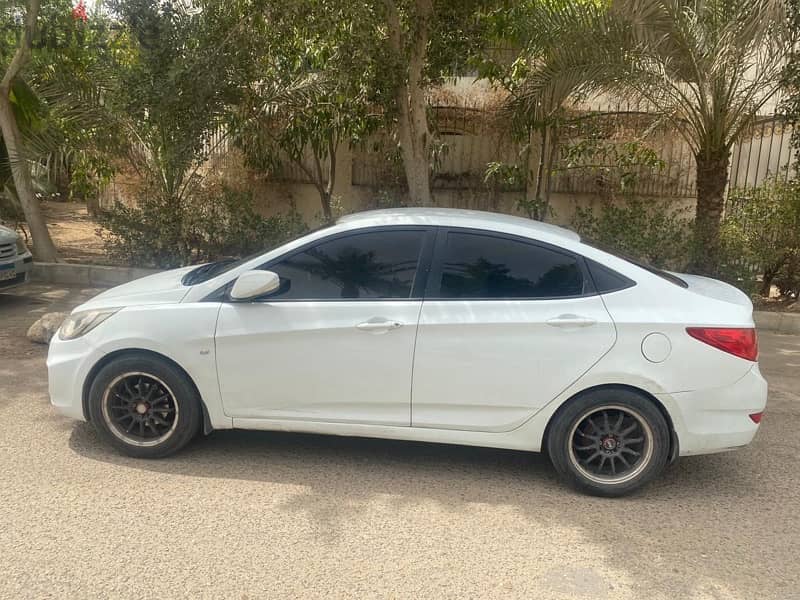 Hyundai Accent 2012 1