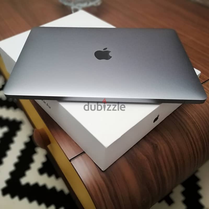 Macbook Air 13” M1 256GB ٪تقريبا جديد - وارد الإمارات - بطارية ١٠٠ 0