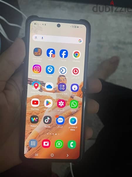 Galaxy Z Flip  للبيع ب5000 جنية مستعمل 3