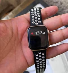 Apple Watch SE 40mm with extremely good condition