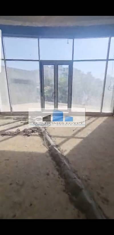 Restaurant & Cafe for sale 66 sqm in a prime location in Bank Center area - 5th settlement / محل للبيع بموقع حيوي في شارع مجمع البنوك والمطاعم