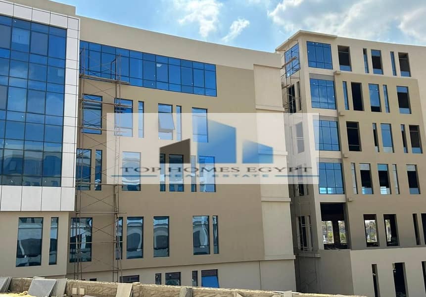 Commercial for rent 35m - prime location in Mivida , 5th settlement / محل للإيجار يطل على البلازا الرئيسية في ميفيدا 3