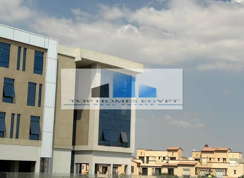 Commercial for rent 35m - prime location in Mivida , 5th settlement / محل للإيجار يطل على البلازا الرئيسية في ميفيدا 4