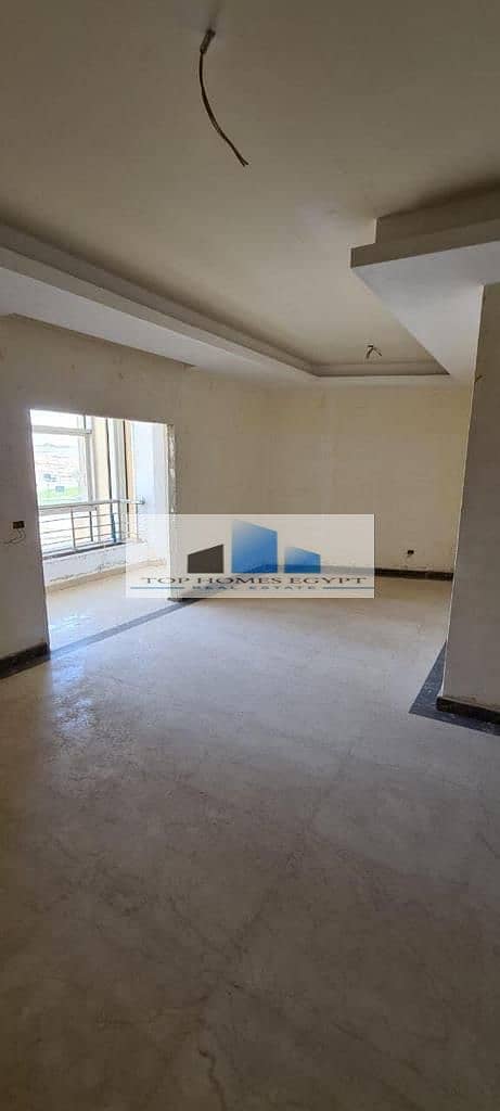 Office for Rent 153 SQM in AUC St. , 5th Settlement/مكتب إداري للإيجار شارع الجامعة الامريكية التجمع الخامس 2