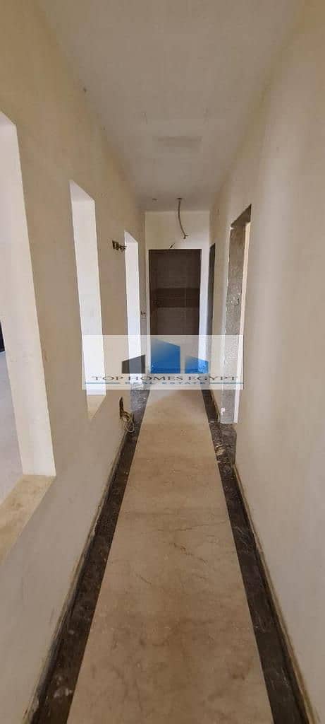 Office for Rent 153 SQM in AUC St. , 5th Settlement/مكتب إداري للإيجار شارع الجامعة الامريكية التجمع الخامس 8