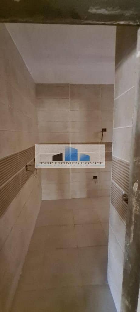 Office for Rent 153 SQM in AUC St. , 5th Settlement/مكتب إداري للإيجار شارع الجامعة الامريكية التجمع الخامس 9