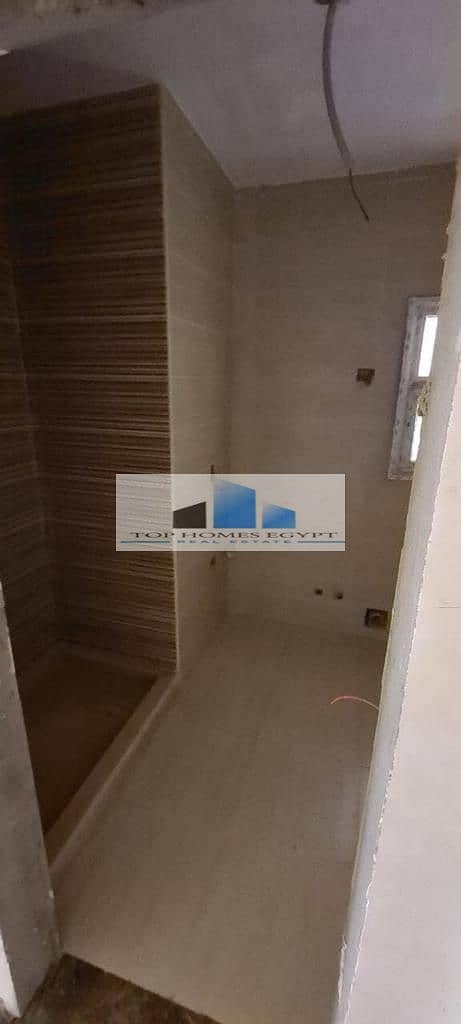 Office for Rent 153 SQM in AUC St. , 5th Settlement/مكتب إداري للإيجار شارع الجامعة الامريكية التجمع الخامس 11